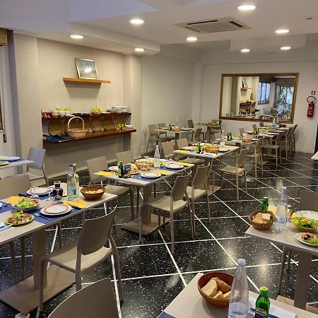 Hotel Domus Mea Каттолика Экстерьер фото