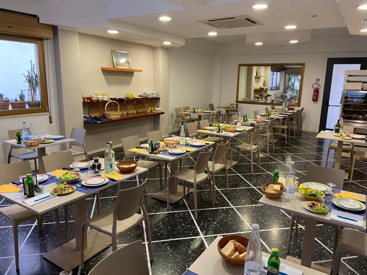 Hotel Domus Mea Каттолика Экстерьер фото