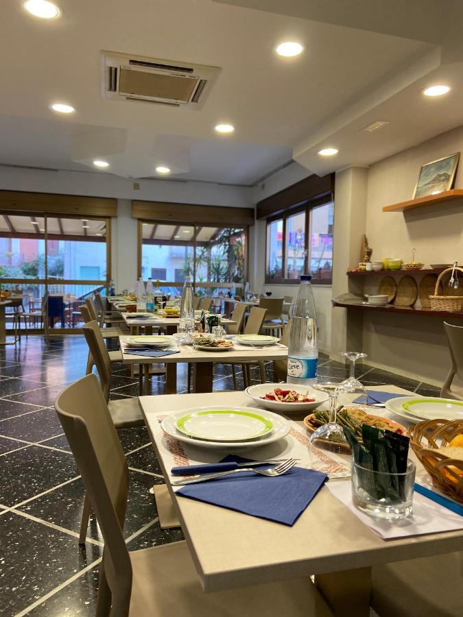 Hotel Domus Mea Каттолика Экстерьер фото
