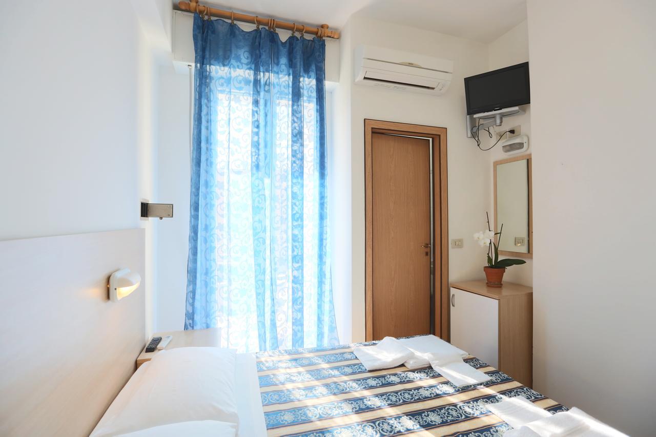 Hotel Domus Mea Каттолика Экстерьер фото